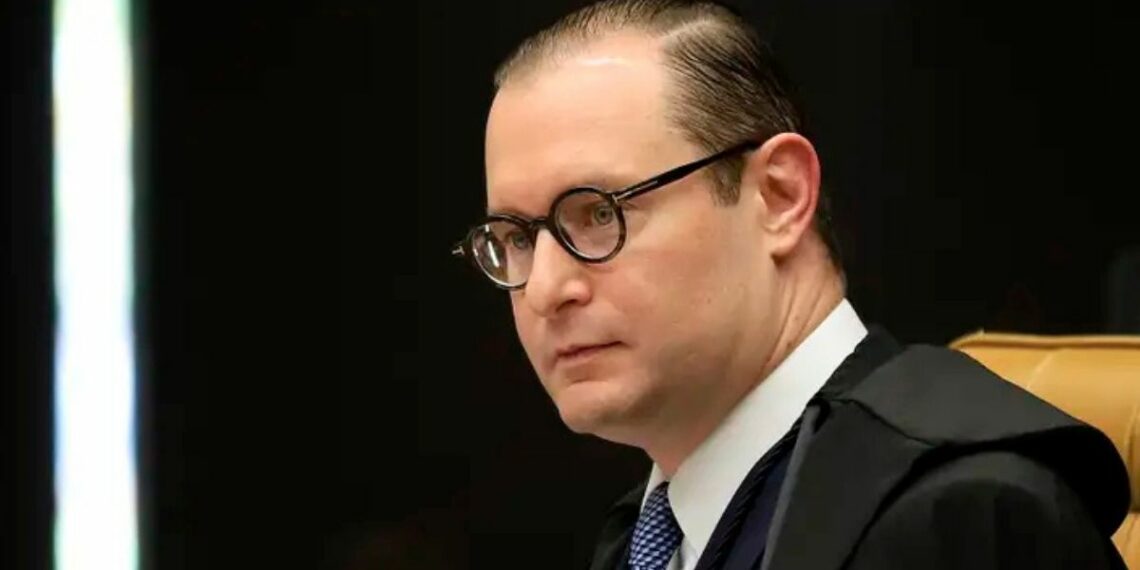 STF condena médico por trote misógino em universidade de Franca. Decisão fixa indenização de R$ 64,8 mil por danos morais coletivos.