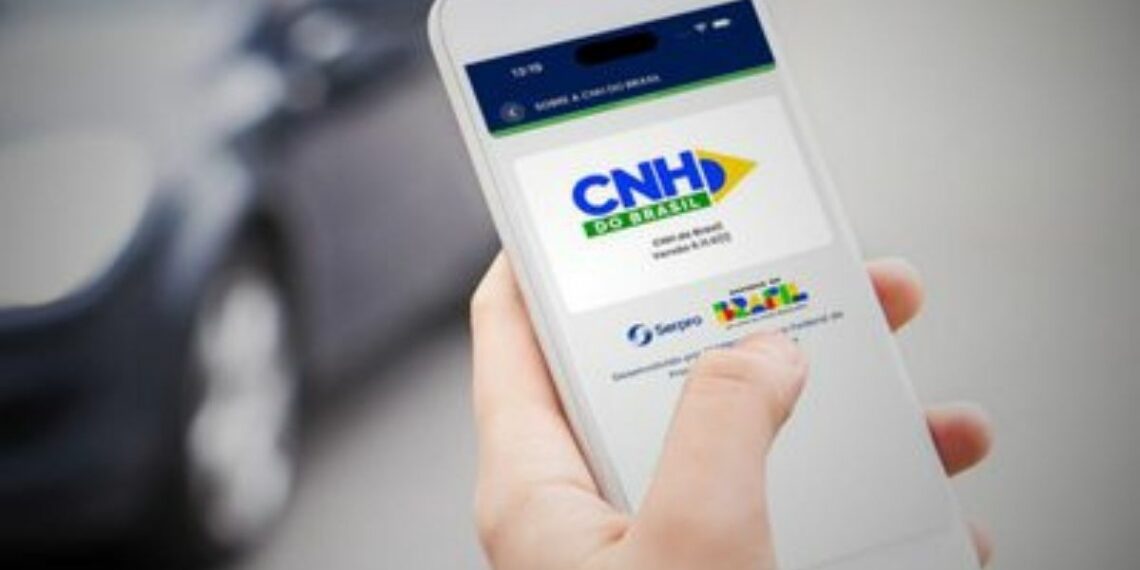 Mais de 584 mil brasileiros já emitiram CNH pelo modelo digital CNH do Brasil, que simplifica o processo e reduz custos para condutores.
