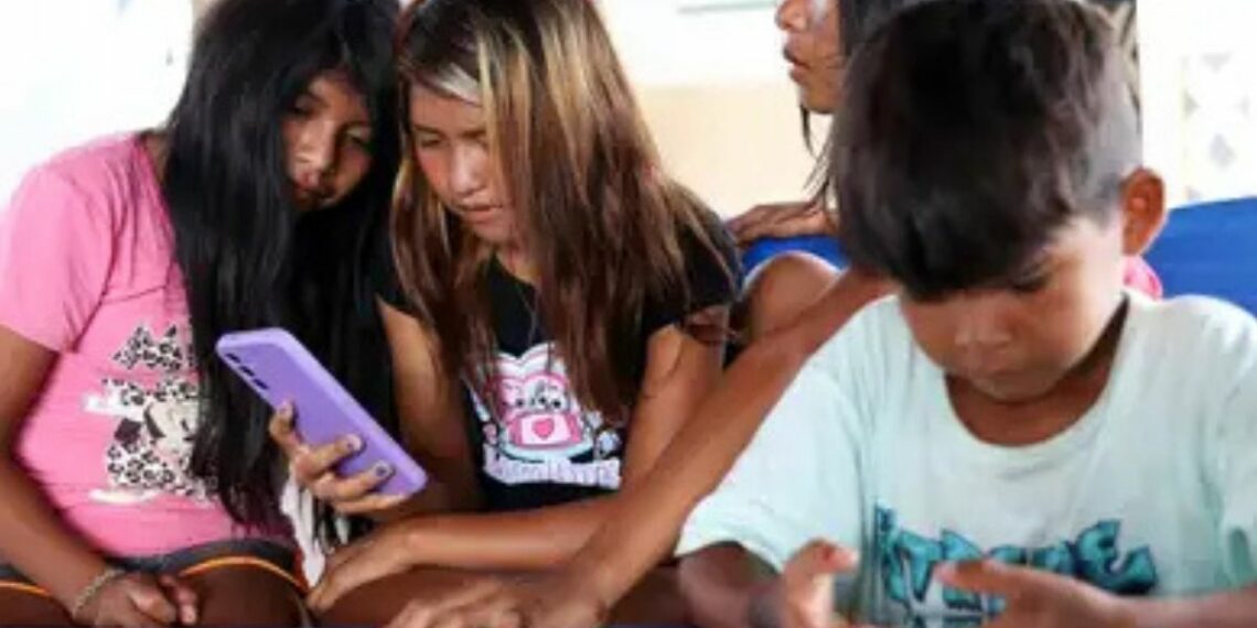 MCTI lança edital de até R$ 100 milhões para projetos de inteligência artificial voltados à proteção de crianças e adolescentes na internet. Saiba como participar.