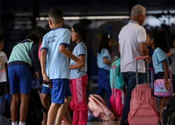 Relatório da Unesco aponta que 273 milhões estão fora da escola no mundo e alerta para risco de não cumprimento da meta educacional até 2030.