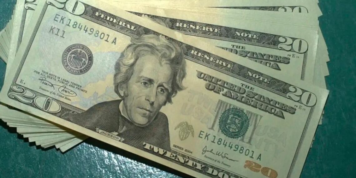 Dólar fecha em queda e Ibovespa sobe na semana mesmo com crise no Oriente Médio e alta do petróleo no mercado internacional.