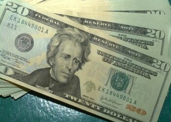 Dólar fecha em queda e Ibovespa sobe na semana mesmo com crise no Oriente Médio e alta do petróleo no mercado internacional.