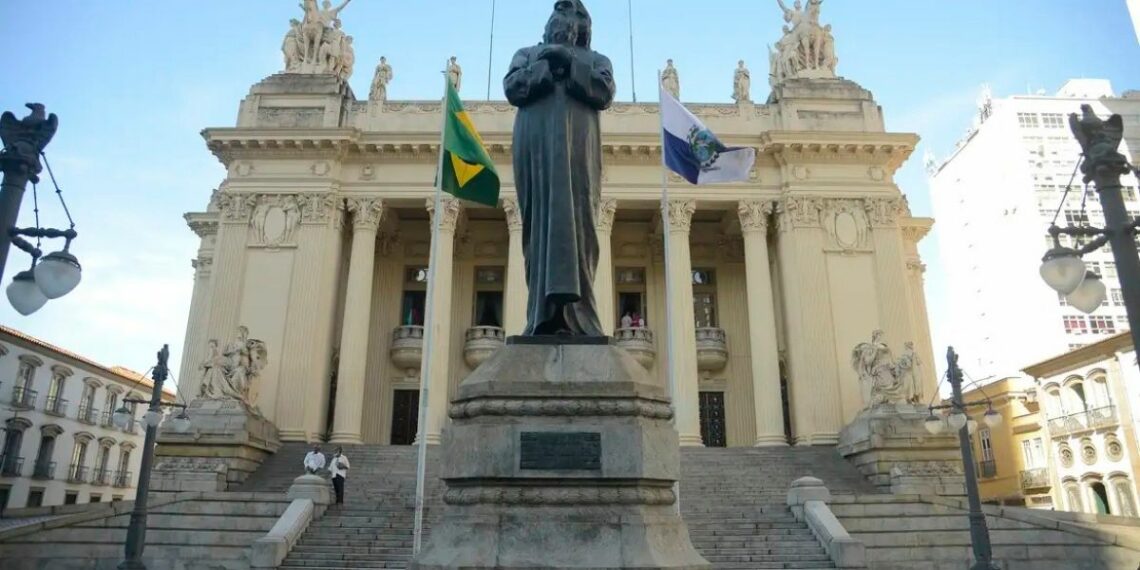 TSE confirma eleição indireta no Rio de Janeiro após saída de Cláudio Castro e Thiago Pampolha; escolha será feita pela Alerj.