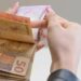 Arrecadação federal atinge R$ 222,1 bilhões em fevereiro de 2026, maior valor da série histórica. Crescimento foi impulsionado por serviços, renda e mudanças tributárias.