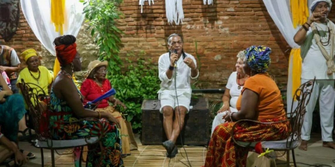 Exposição no Museu Afro Brasil destaca o papel de Exu e valoriza religiões de matriz africana, combatendo estigmas históricos.