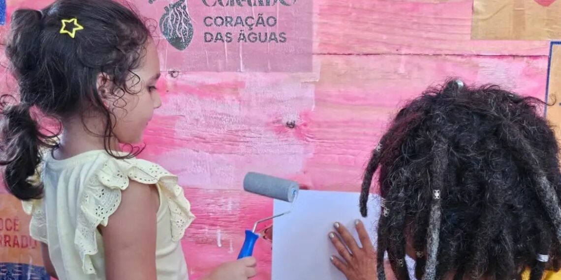 Brasil avança no acesso à água potável, mas desigualdade no saneamento ainda afeta milhões; dados da ANA mostram impactos sociais, econômicos e de gênero.