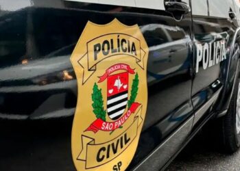 Polícia Civil prende suspeitos de aplicar golpe do falso advogado em São Paulo. Quadrilha usava dados de processos e cobrava taxas falsas de precatórios via Pix.