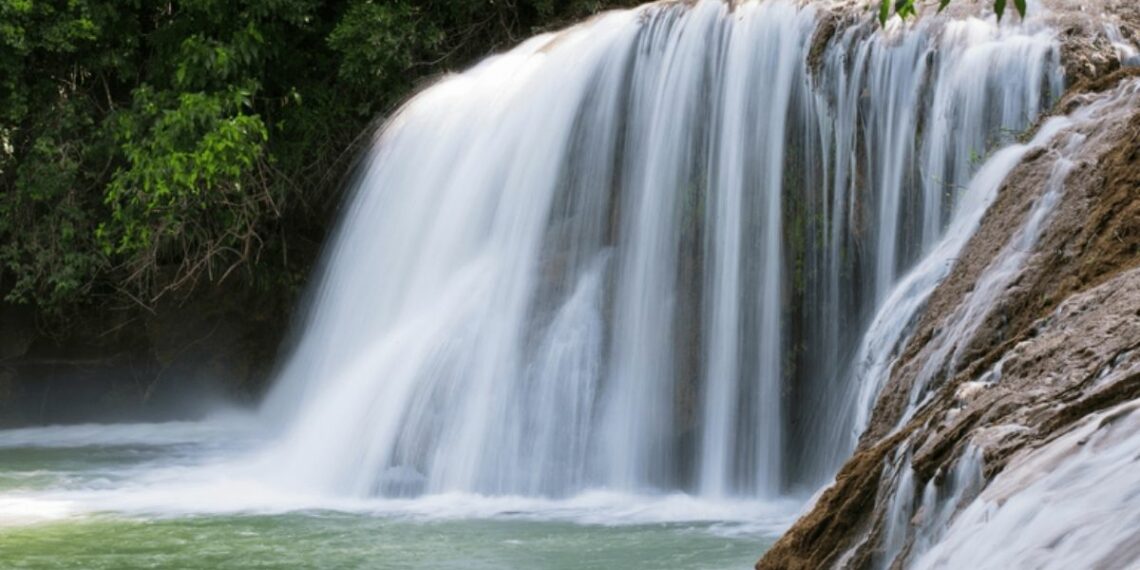 Programa nacional vai adaptar o turismo brasileiro às mudanças climáticas com metas, crédito e capacitação até 2027.