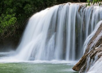 Programa nacional vai adaptar o turismo brasileiro às mudanças climáticas com metas, crédito e capacitação até 2027.