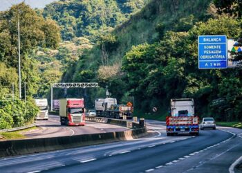 Novas regras da ANTT exigem CIOT antes do transporte de cargas. Medida visa garantir pagamento do piso mínimo e aumentar fiscalização no setor.