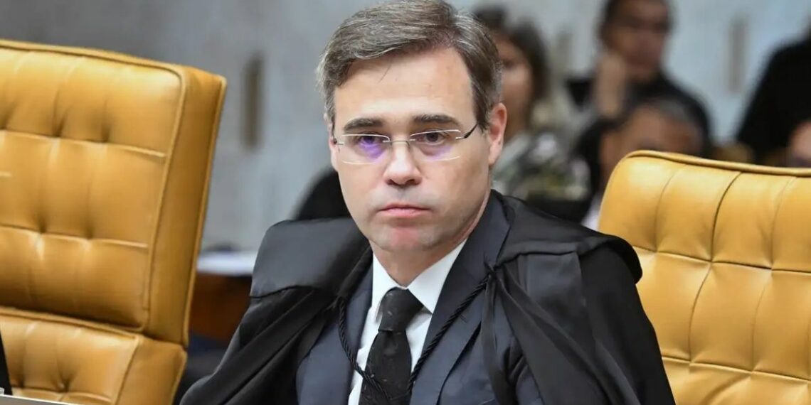 Ministro do STF prorroga por 60 dias investigação da Polícia Federal sobre fraudes no Banco Master que podem chegar a R$ 17 bilhões.