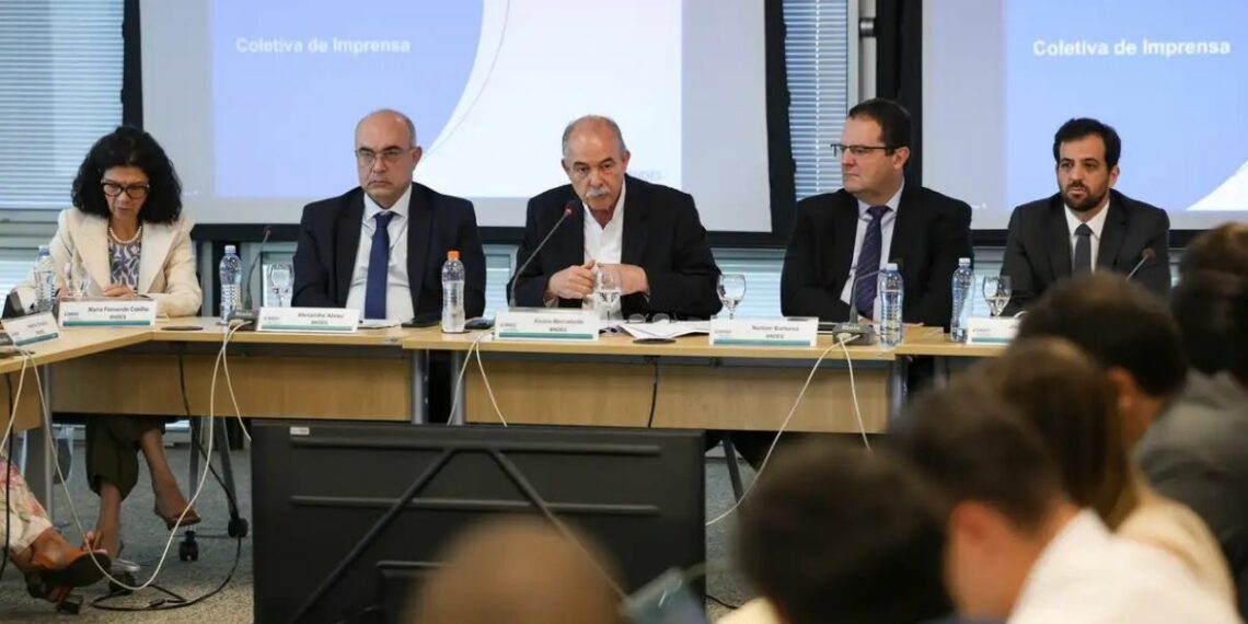Presidente do BNDES propõe novo Plano Brasil Soberano para apoiar exportadores e setores estratégicos diante de tarifas dos EUA e cenário global instável.