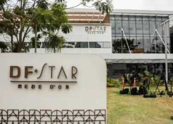 Jair Bolsonaro foi transferido para hospital em Brasília após risco de morte, segundo médica. Ex-presidente segue internado sem previsão de alta.