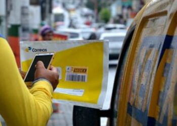Correios passam a adotar jornada 12x36 em áreas específicas para aumentar eficiência e agilizar entregas, acompanhando o crescimento do comércio eletrônico.