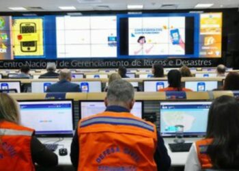 Defesa Civil Alerta já enviou mais de 2 mil notificações no Brasil. Sistema gratuito usa celular para avisar população sobre riscos e desastres.