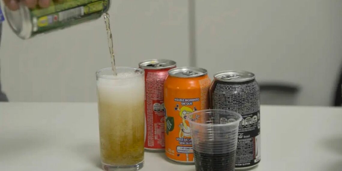 Pesquisa do Unicef revela que alimentos ultraprocessados fazem parte da rotina de crianças em comunidades urbanas. Estudo aponta fatores sociais e econômicos.