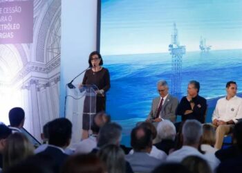 Petrobras suspende leilão de diesel e gasolina para reavaliar estoques em meio à crise no Oriente Médio e alta do petróleo.