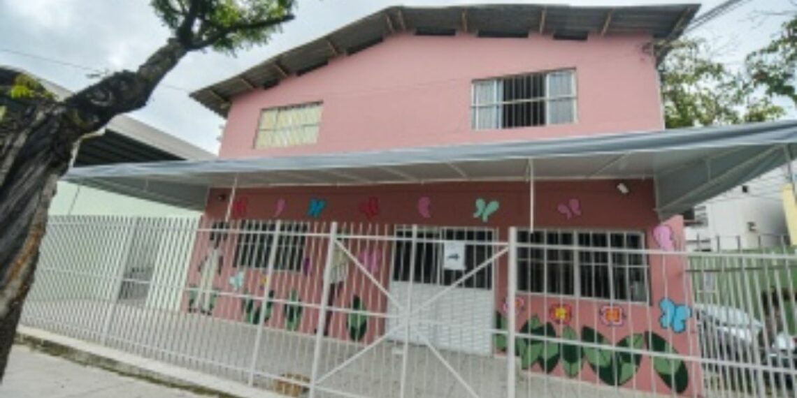 Casa Rosa realiza ação especial em Vitória com serviços de autocuidado e apoio a vítimas de violência. Espaço já realizou mais de 17 mil atendimentos desde 2021.