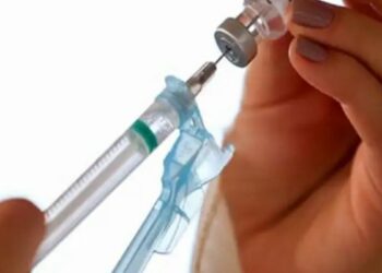 Estudo da USP revela que vacina contra herpes-zóster é segura e eficaz para pacientes com doenças reumáticas autoimunes.