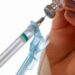 Estudo da USP revela que vacina contra herpes-zóster é segura e eficaz para pacientes com doenças reumáticas autoimunes.