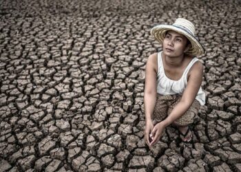 Projeto de lei propõe mapear impactos da crise climática sobre mulheres e meninas, com foco em desigualdades e formulação de políticas públicas no Espírito Santo.
