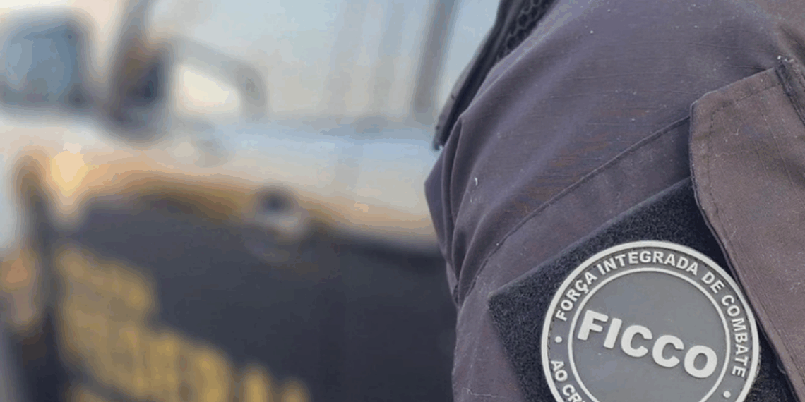 Equipes da força integrada de combate ao crime organizado cumprem mandados em cidades do Ceará durante operação contra financiamento ilegal de campanhas.