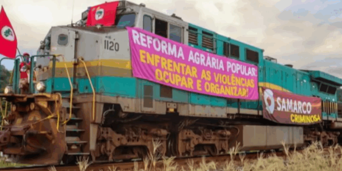 Famílias do Movimento dos Trabalhadores Rurais Sem Terra (MST) ocupam área da mineradora Samarco em Anchieta, no sul do Espírito Santo, durante mobilização nacional da Jornada das Mulheres Sem Terra por reforma agrária e justiça ambiental.