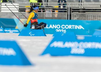 Brasil mantém bom desempenho no esqui cross-country nos Jogos Paralímpicos de Inverno Milão-Cortina 2026, com quatro atletas entre os 15 melhores na prova de 10 km.