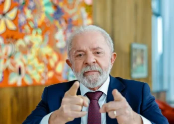 Em pronunciamento pelo Dia da Mulher, Lula afirma que o Brasil não pode se conformar com feminicídios, defende o fim da escala 6x1 e anuncia ações contra violência e assédio online.