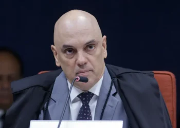 Alexandre de Moraes determina prisão definitiva de seis militares “kids pretos” e um policial federal condenados por participação em trama golpista.
