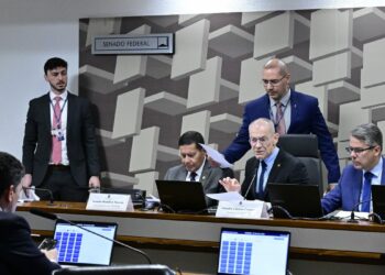 CPI do Crime Organizado no Senado aprova mais de 20 medidas, incluindo quebras de sigilo e convocações, em investigação sobre lavagem de dinheiro do PCC e conexões com o Banco Master.