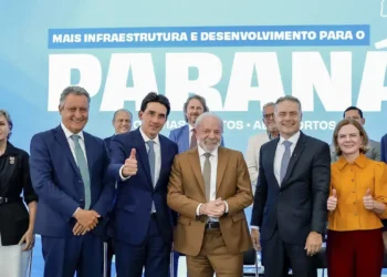 Governo federal autoriza obras de infraestrutura no Paraná que somam R$ 2,08 bilhões, incluindo rodovias, aeroporto e melhorias no acesso ao Porto de Paranaguá.