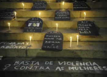 Atos do Dia Internacional da Mulher ocorrem em várias cidades brasileiras neste 8 de março, com mobilizações contra a violência de gênero e em defesa de direitos.