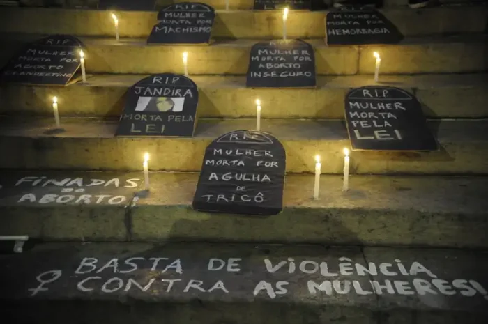Atos do Dia Internacional da Mulher ocorrem em várias cidades brasileiras neste 8 de março, com mobilizações contra a violência de gênero e em defesa de direitos.