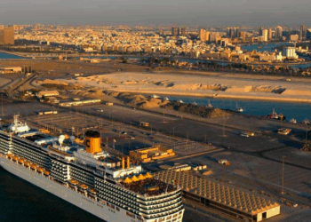 Grupo de 21 capixabas que estava em cruzeiro no Golfo Pérsico retorna ao Espírito Santo após ficar retido em Dubai por causa do conflito no Oriente Médio.