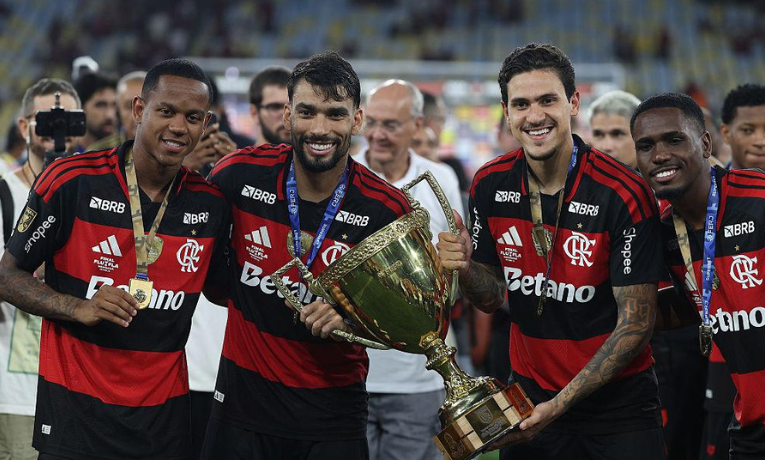 Com duas defesas de Rossi nos pênaltis, Flamengo vence o Fluminense e conquista o 40º título do Campeonato Carioca após empate sem gols no tempo normal.