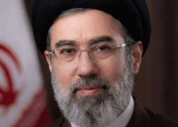 A Assembleia de Especialistas do Irã escolheu Mojtaba Khamenei como novo líder supremo do país após a morte de Ali Khamenei. Decisão ocorre em meio à escalada do conflito no Oriente Médio.