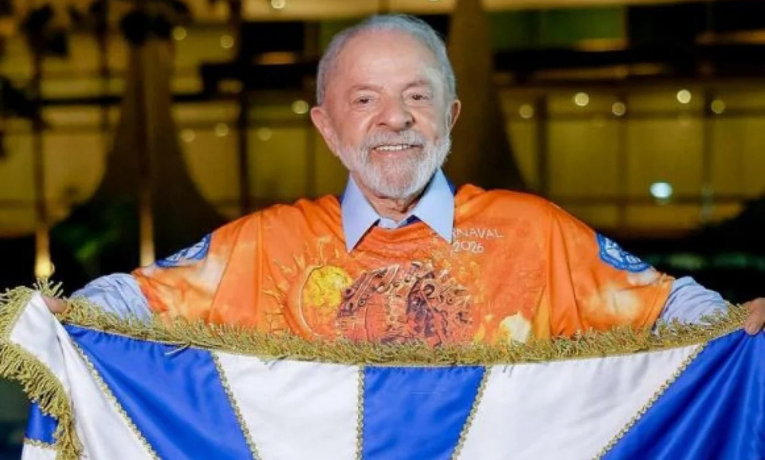 Pesquisa Datafolha revela que 71% dos brasileiros consideram inadequada a homenagem ao presidente Lula feita por escola de samba durante o Carnaval em ano eleitoral.