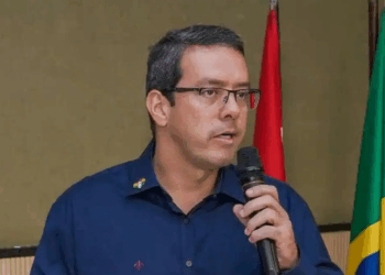 Afastado pelo STF, prefeito de Macapá renuncia ao cargo e diz que pretende disputar governo do Amapá