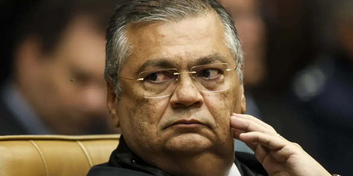 O ministro Flávio Dino, do STF, autorizou a exibição do documentário “Escravos da Fé”, sobre os Arautos do Evangelho, e derrubou decisão do STJ que proibia a obra.