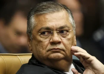 O ministro Flávio Dino, do STF, autorizou a exibição do documentário “Escravos da Fé”, sobre os Arautos do Evangelho, e derrubou decisão do STJ que proibia a obra.
