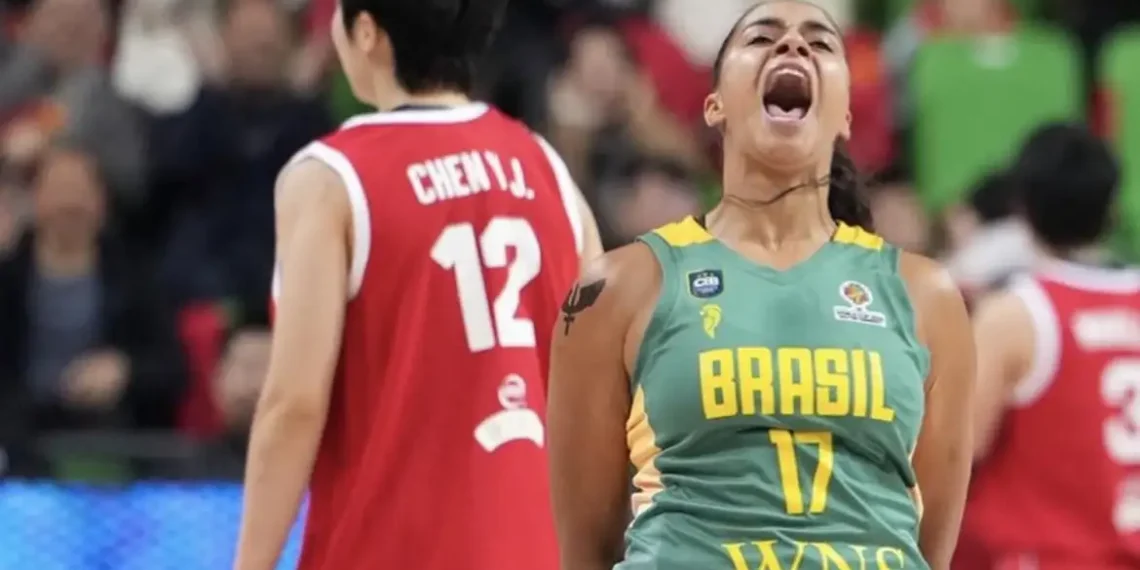 Seleção brasileira feminina de basquete perde para a China por 74 a 69 em amistoso preparatório. Brasil estreia no Pré-Mundial contra a Bélgica.