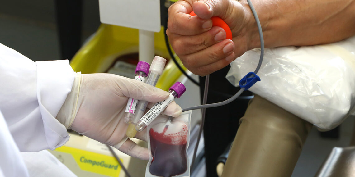 Projeto de lei no Espírito Santo propõe converter multas leves de trânsito em doação de sangue ou medula óssea para reforçar estoques e promover ações de solidariedade.