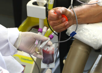 Projeto de lei no Espírito Santo propõe converter multas leves de trânsito em doação de sangue ou medula óssea para reforçar estoques e promover ações de solidariedade.