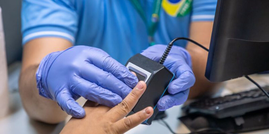 TRE-ES envia SMS para convocar mais de 875 mil eleitores do Espírito Santo a regularizar o cadastro biométrico na Justiça Eleitoral antes do prazo de maio de 2026.