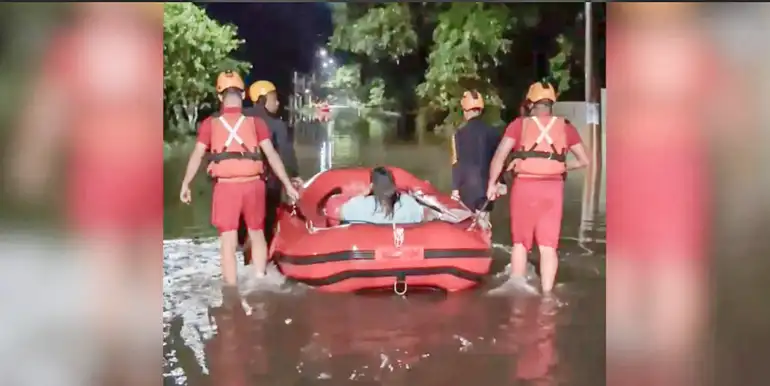 Chuvas intensas atingem Peruíbe e Ubatuba, no litoral paulista, causando alagamentos, queda de árvores e deixando famílias desalojadas e desabrigadas, segundo a Defesa Civil.