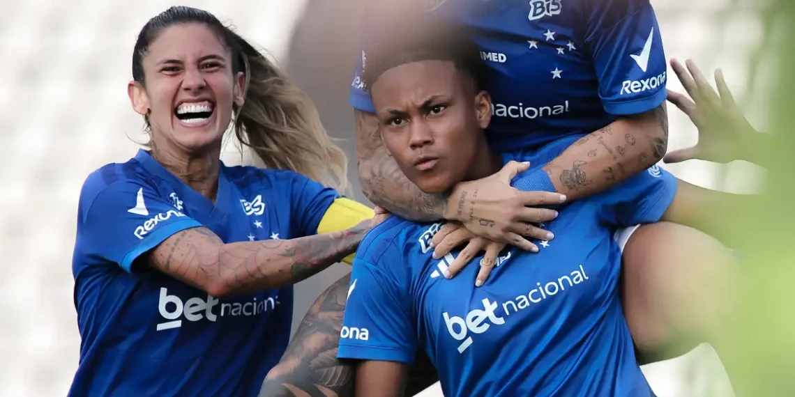 Cruzeiro vence Atlético-MG por 3 a 1 de virada no clássico mineiro pelo Brasileirão Feminino. Santos assume vice-liderança e Palmeiras mantém 100% de aproveitamento.