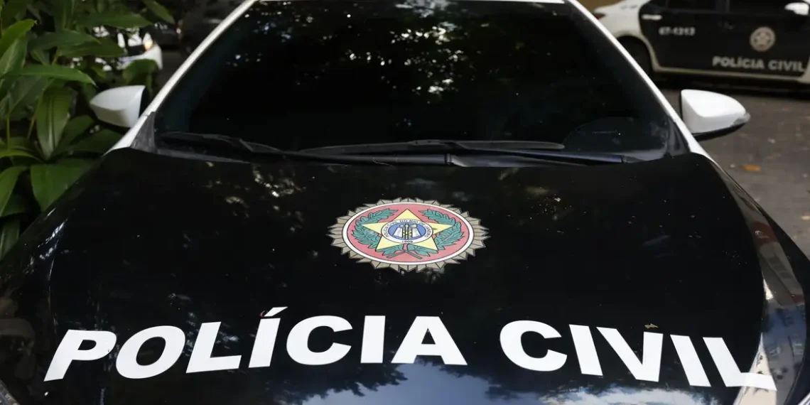 Professor universitário é preso no Rio acusado de abusar sexualmente de menores e produzir material de exploração infantil, segundo investigação da Polícia Civil.