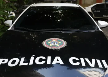 Professor universitário é preso no Rio acusado de abusar sexualmente de menores e produzir material de exploração infantil, segundo investigação da Polícia Civil.