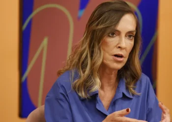 Pesquisa da UFRJ sobre polilaminina avança para testes clínicos em humanos. Substância pode ajudar na recuperação de lesões medulares, mas eficácia ainda precisa ser comprovada.